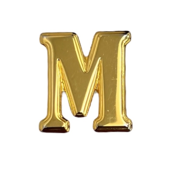 VINTAGE GOLD TONE "M" BLOCK LETTER BROOCH - Picture 2 of 14